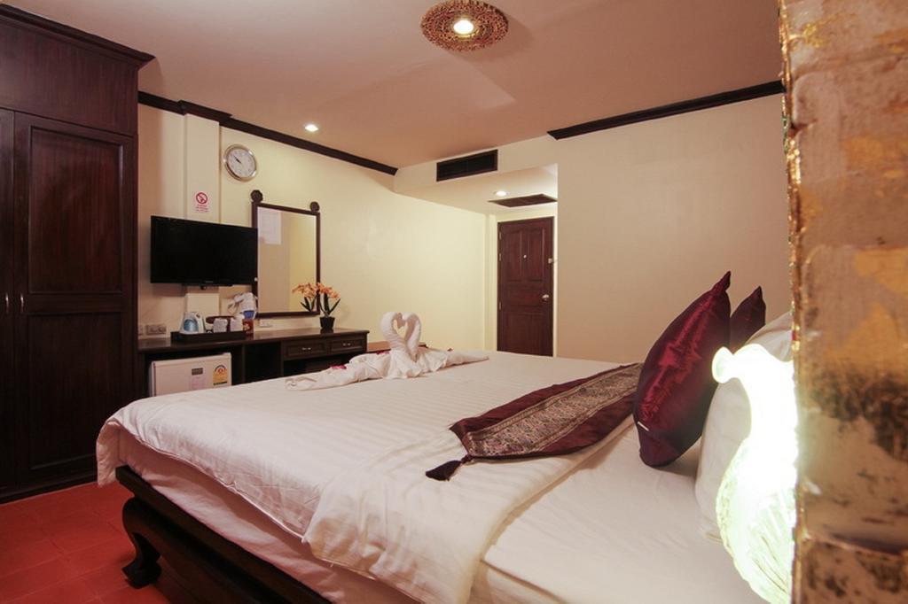 Pl Guesthouse Patong Экстерьер фото