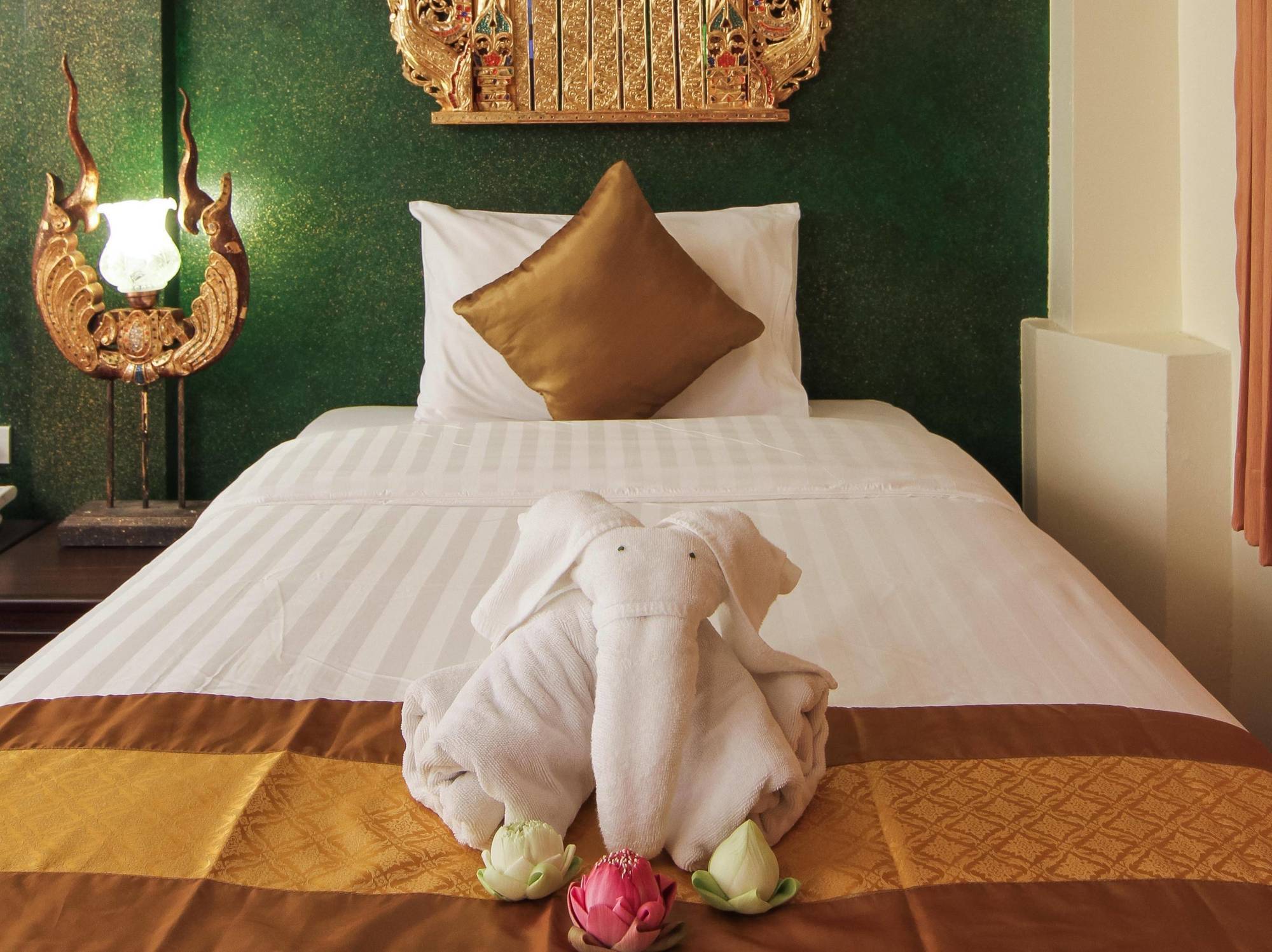 Pl Guesthouse Patong Экстерьер фото